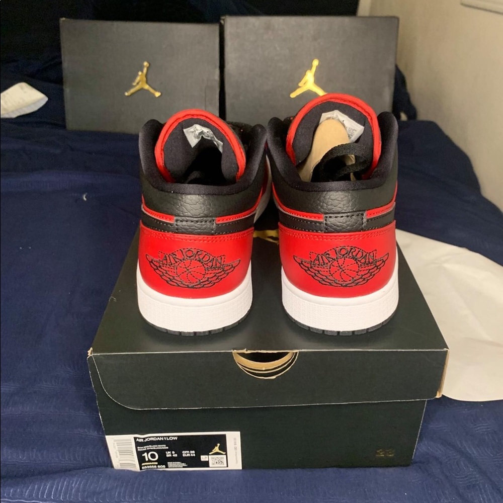Jordan retro 1s low